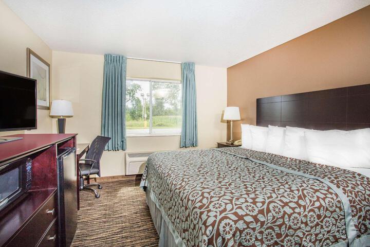 1 King Bed (10 of 13)