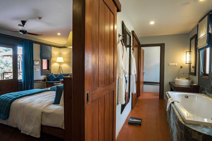 Room 9 of 48