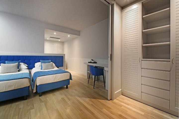Room 4 of 35