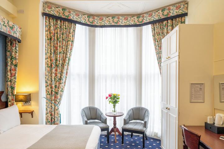 Room 52 of 128