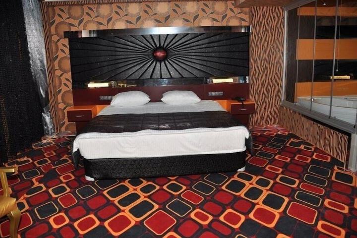 Room 17 of 18