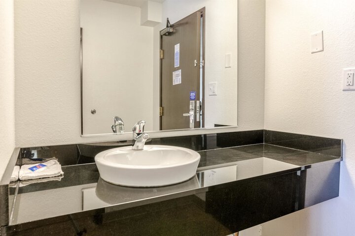 Bathroom sink