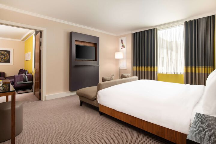Room 30 of 103