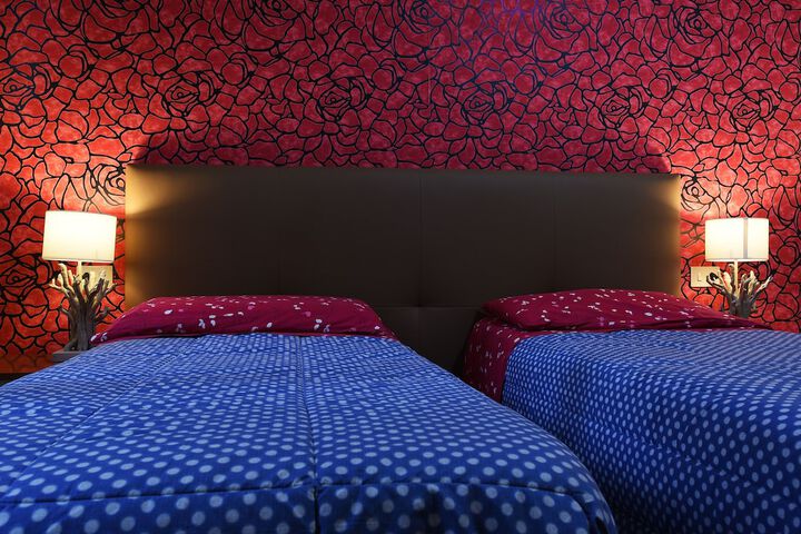 Room 11 of 18