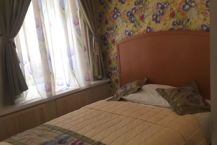 Room 12 of 21