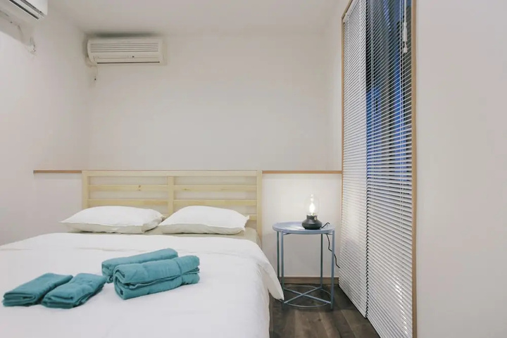 Room 4 of 15
