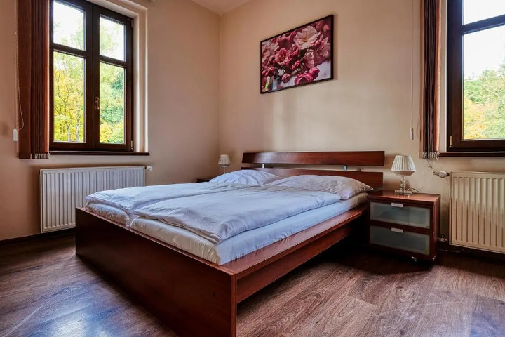 Room 6 of 18