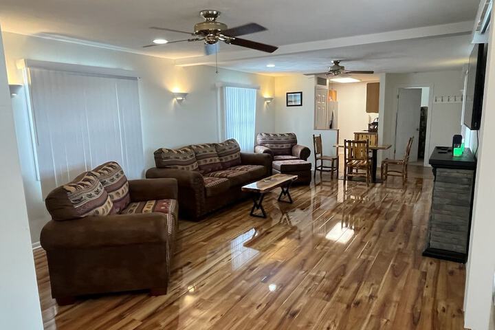 Room 6 of 16