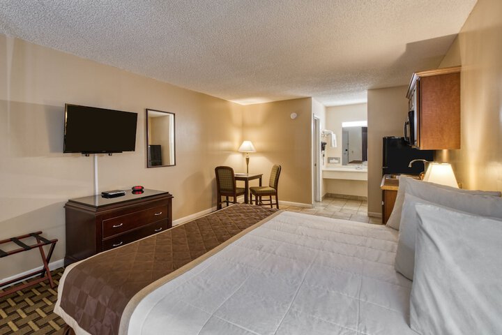 Room 8 of 37