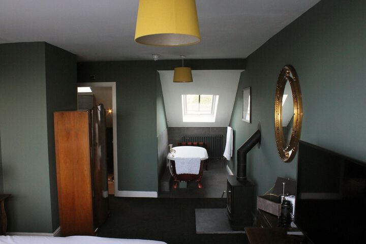 Room 30 of 40