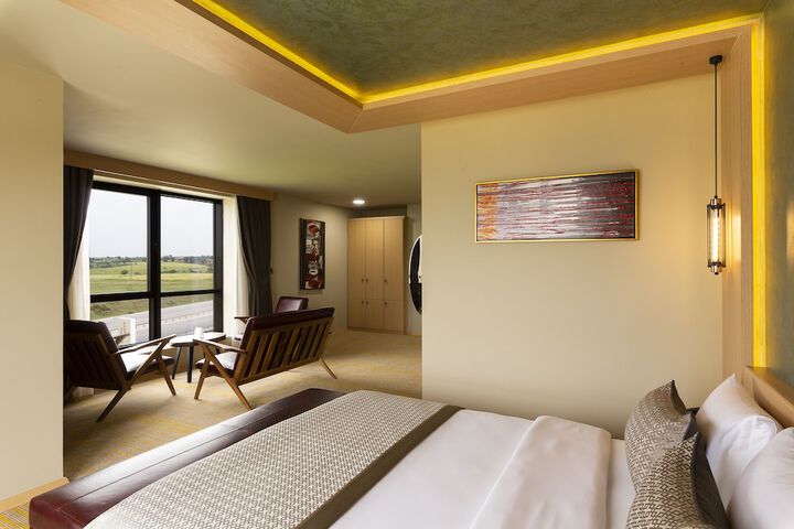 Room 16 of 102