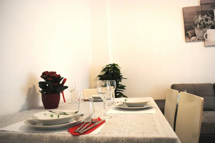 Dining 16 of 20