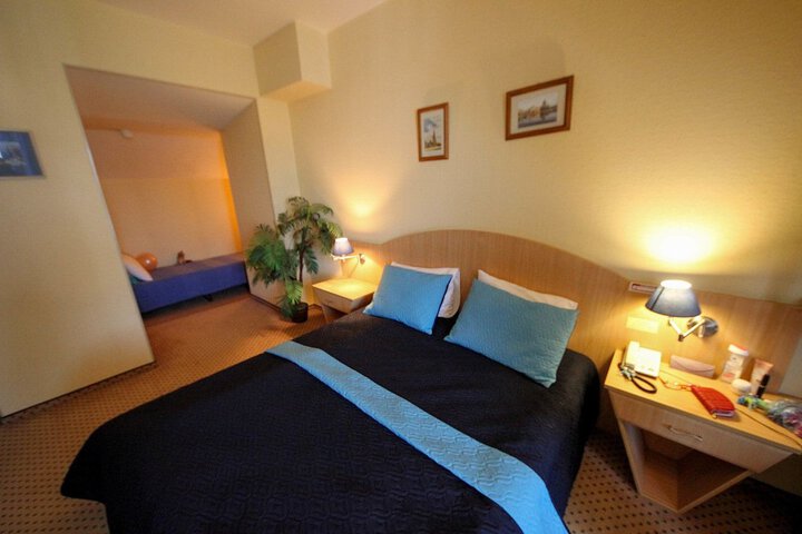 Room 25 of 72
