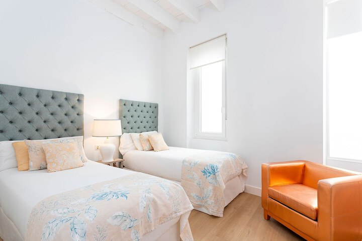 Room 4 of 19