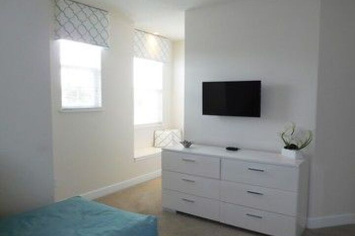 Room 7 of 18
