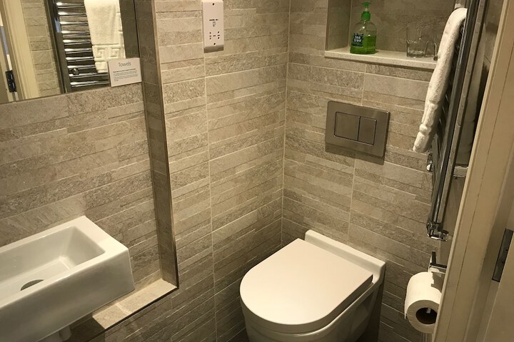 Room 13 of 36