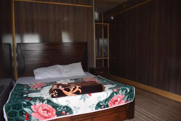 Room 5 of 25