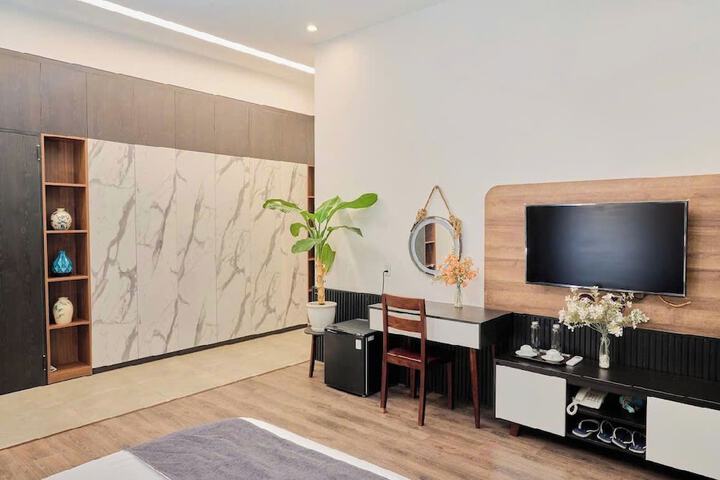 Room 33 of 108