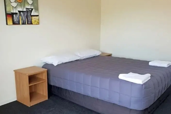 Room 4 of 14
