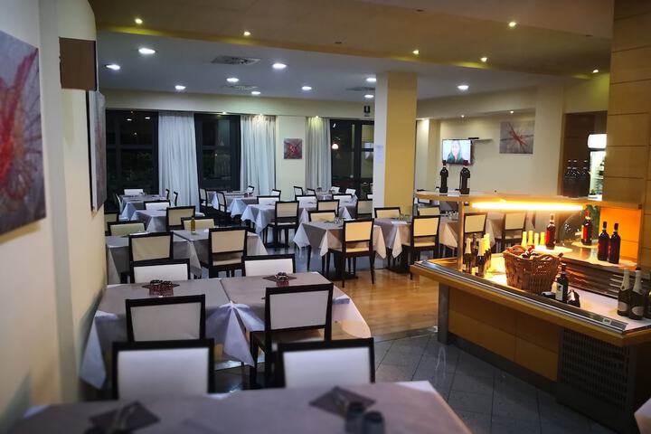 Dining 50 of 89