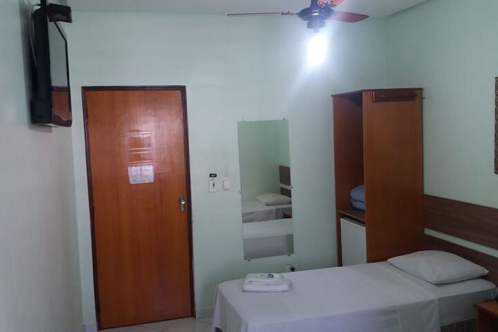 Room 10 of 17