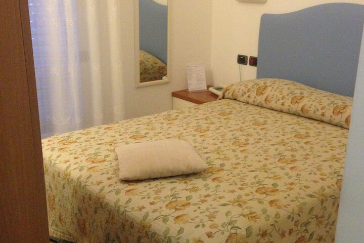 Room 10 of 34