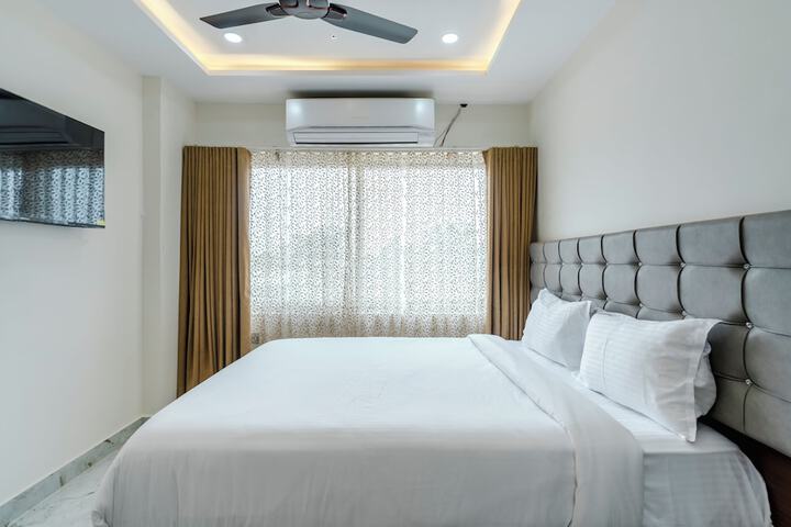 Room 4 of 32