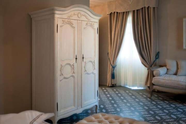 Room 6 of 81