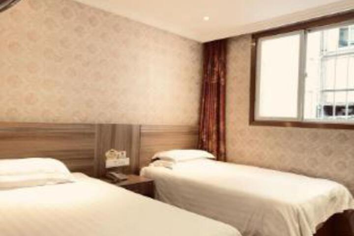 Room 9 of 10