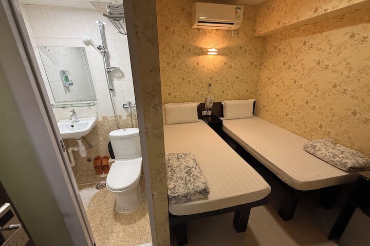 Room 47 of 138