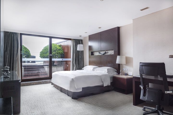 Room 15 of 136