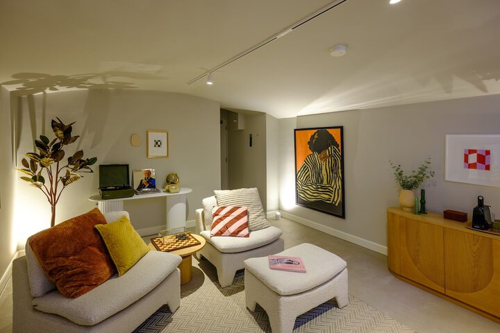 Room 34 of 62