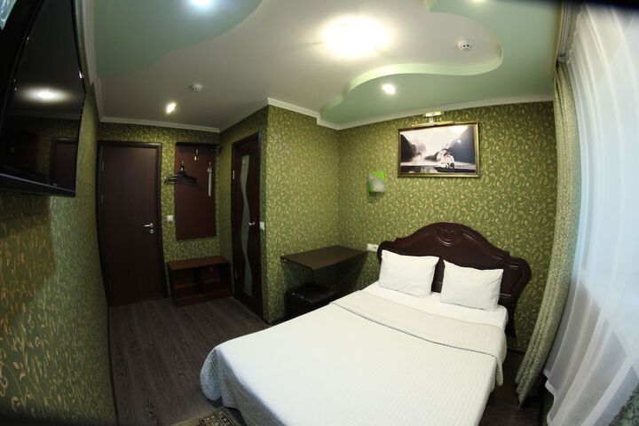 Room 5 of 11