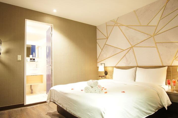 Room 34 of 63