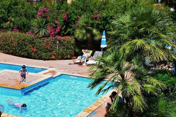 Hotel Pool