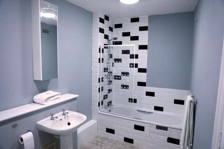 Room 9 of 14
