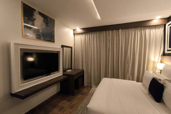 Room 3 of 25