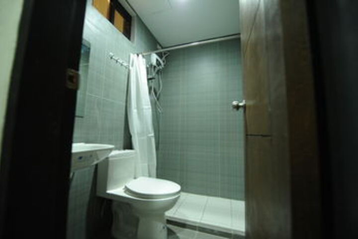Room 3 of 28