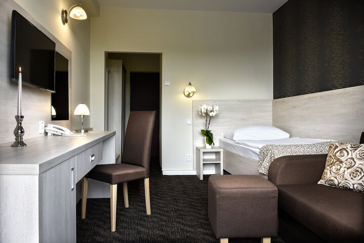 Room 3 of 48