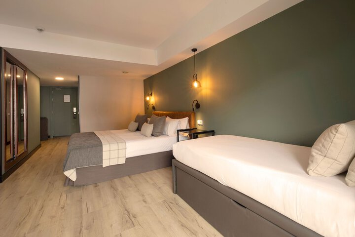 Room 16 of 80