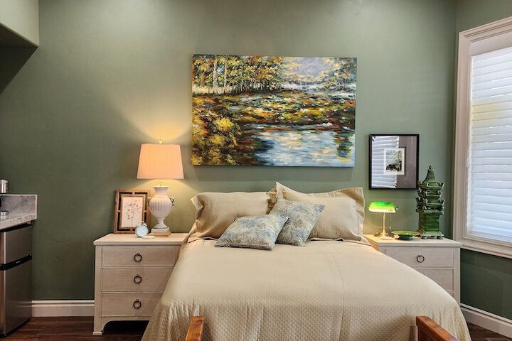 Room 2 of 32