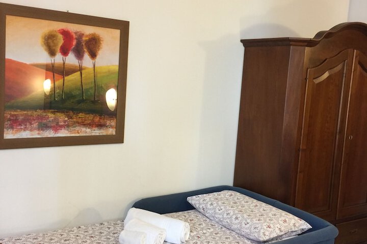 Room 5 of 115