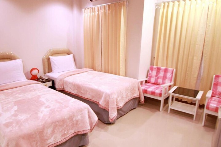 Room 4 of 11
