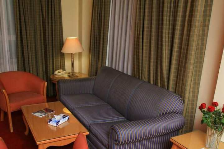 Room 21 of 38