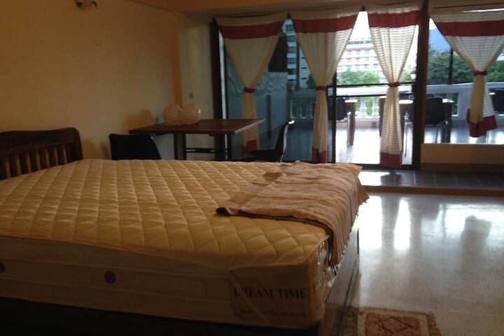 Room 9 of 27