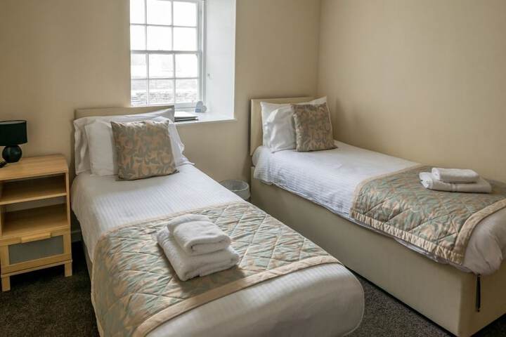 Room 2 of 4