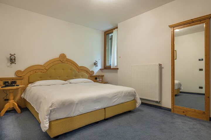 Room 4 of 24