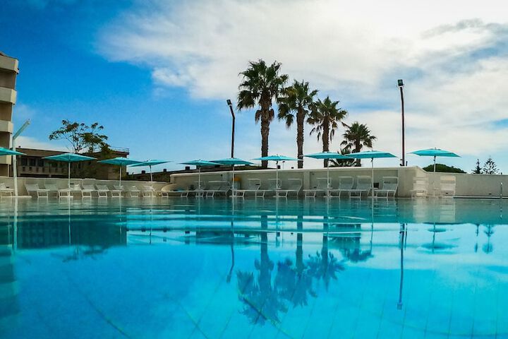 Pool Hotel