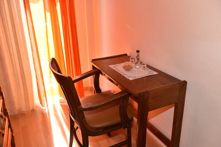 Room 16 of 52