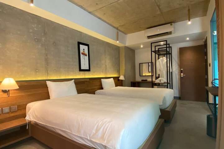 Room 6 of 51